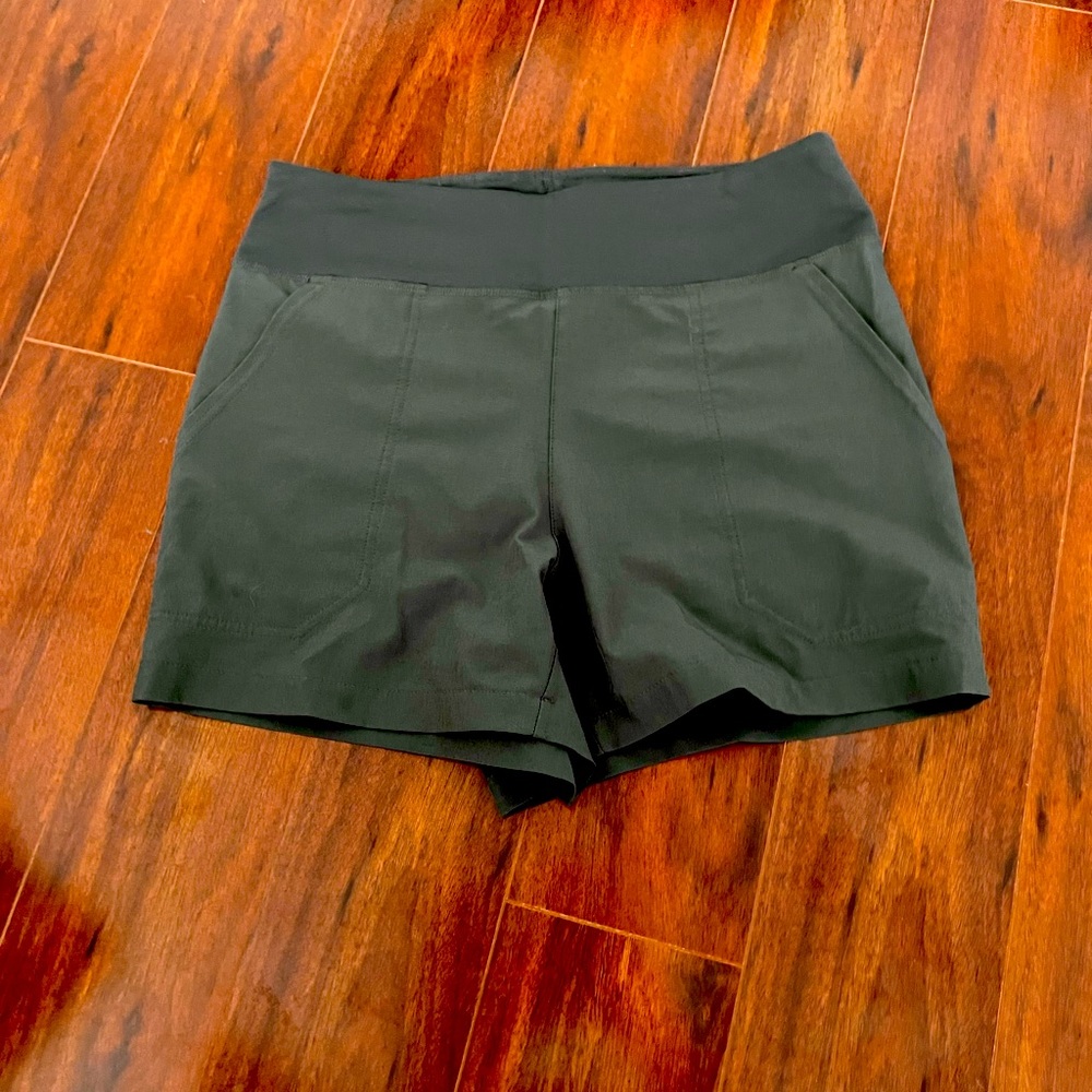 Woman’s Patagonia happy hike shorts